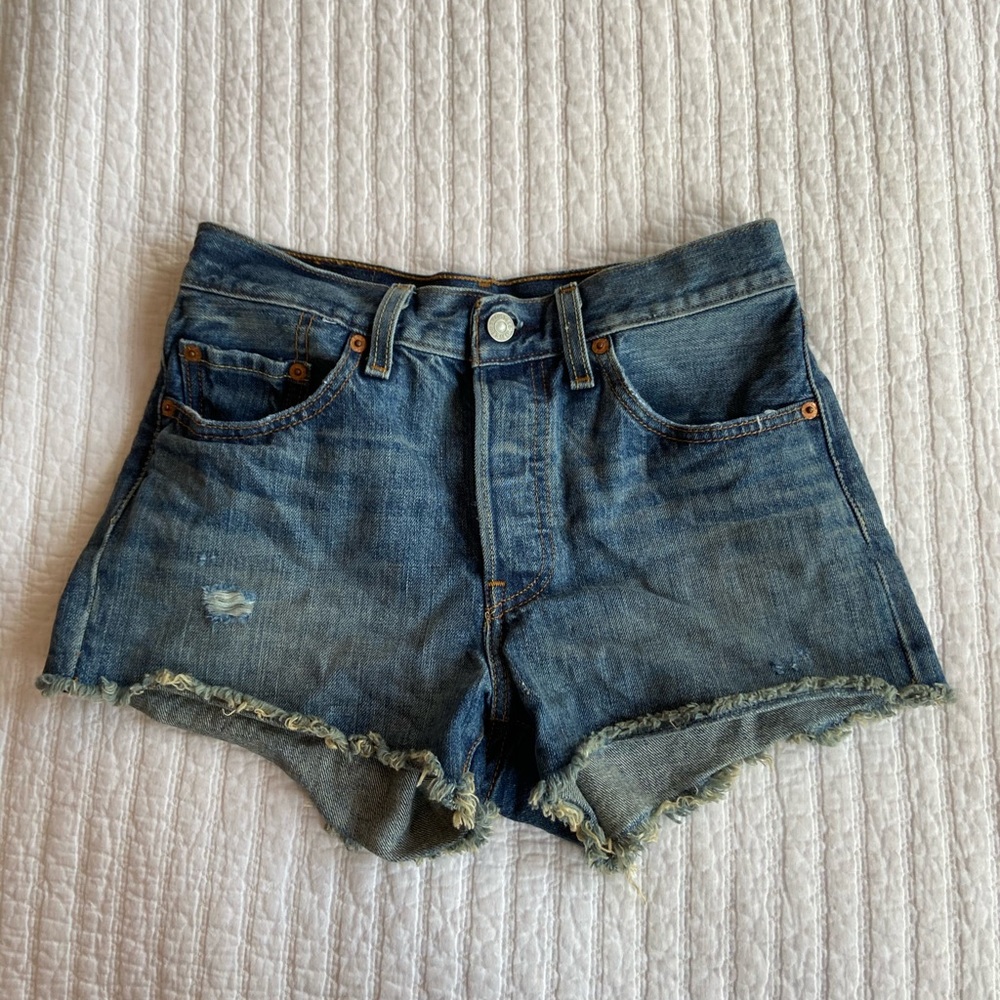 Levi’s 501 Medium Wash Denim Shorts